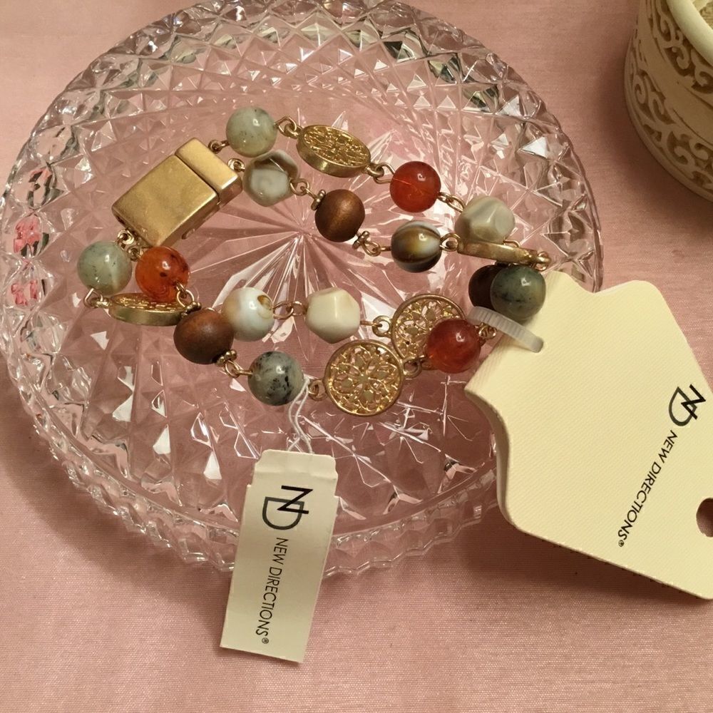 NWT New Directions Brand Goldtone Charm and Bead Bracelet